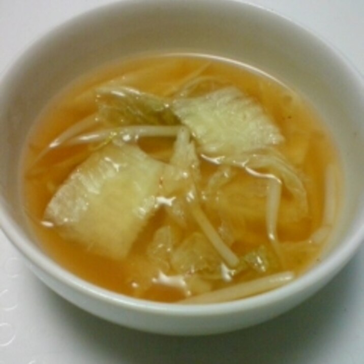 生姜粉末入りキムチともやしのスープ